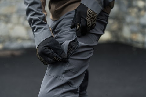 ION Bike Shelter 4W Softshell pants men in charcoal grey during mountain biking in wet conditions