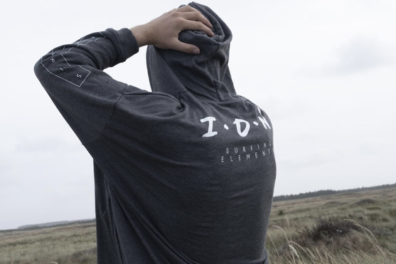 ION_Water_Sweater-Poncho-Longsleeve_Action-Shots_1