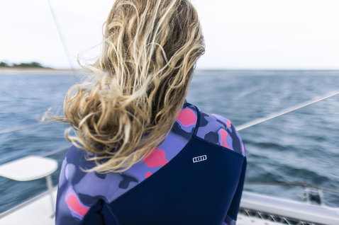 ION Neo Top 2/2 LS women neoprene top during watersports on the ocean in navy with abstract print