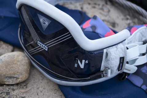 ION Nova waist harness in navy blue with Curv back plate and Flex Index 6