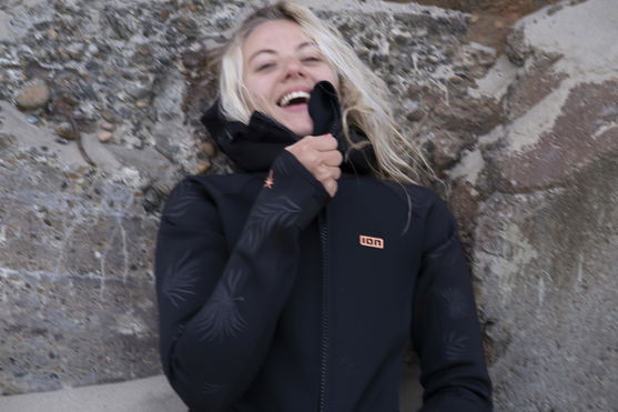 ION_Water_Neo-Shelter-Jacket-Amp-women_Action-Shots_3