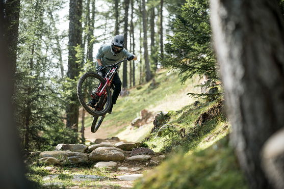 ION_Bike_Jersey-Scrub-Amp-LS-men_Action-Shots_7