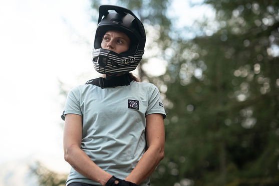 ION_Bike_Jersey-Seek-Amp-SS-women_Action-Shots_1