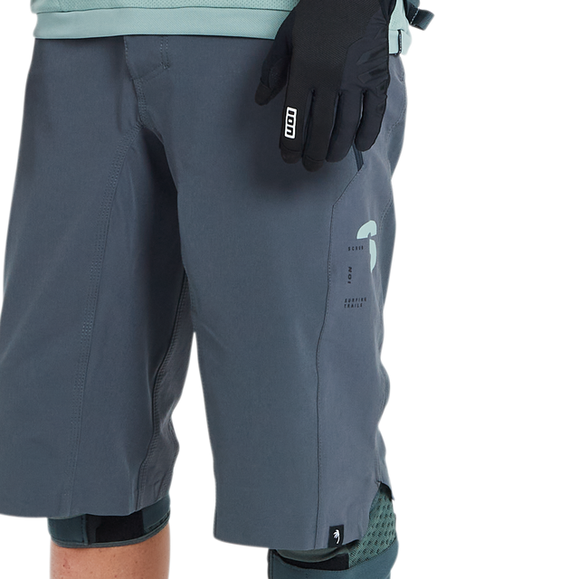 ION_Bike_Bike-Shorts-Scrub-Amp-BAT-men_Model-Pictures_1