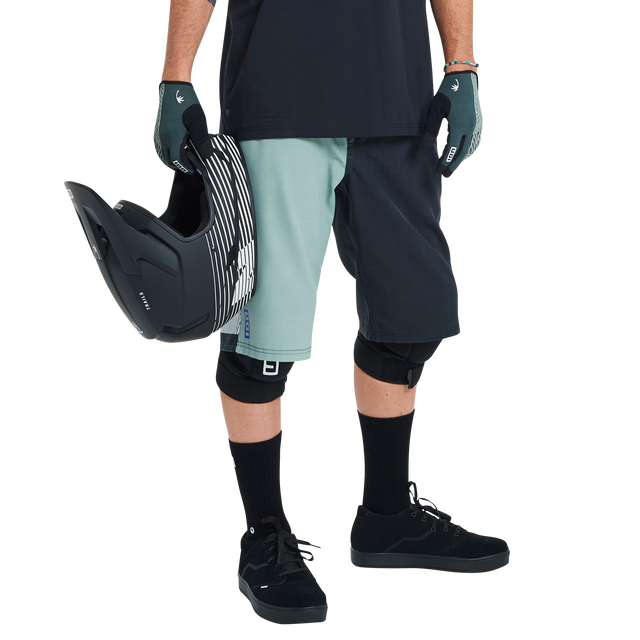 ION_Bike_Shorts-Seek-Amp-men_Model-Pictures_3