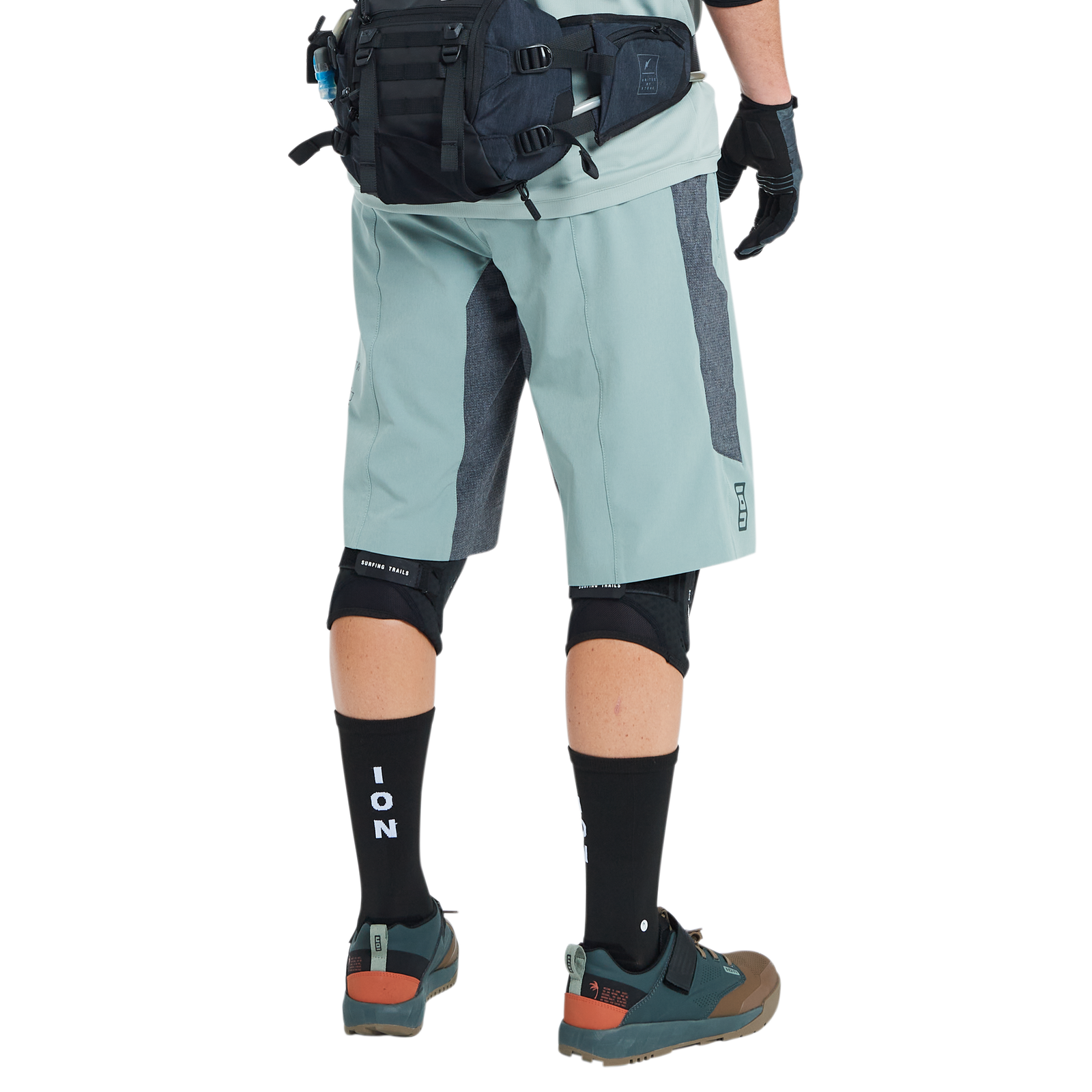ION Traze Amp AFT Radshorts in salbeigrün und anthrazit für Mountainbike-Trail-Riding