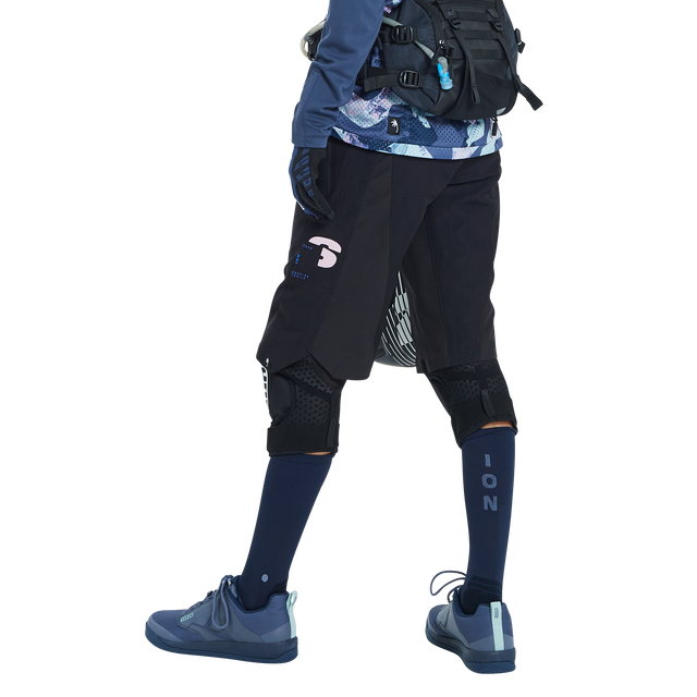 ION_Bike_Shorts-Scrub-Amp-BAT-women_Model-Pictures_2