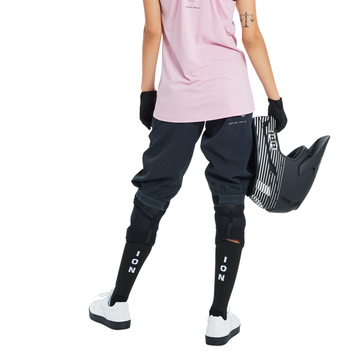 ION_Bike_Shorts-Seek-women_Model-Pictures_3