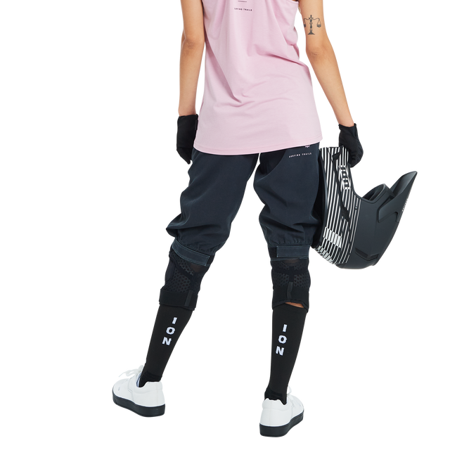 ION_Bike_Shorts-Seek-women_Model-Pictures_3