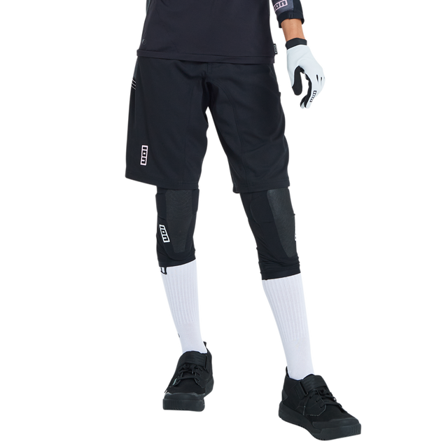 ION_Bike_Shorts-Traze-women_Model-Pictures_1