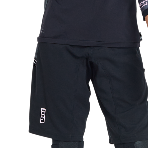 ION_Bike_Shorts-Traze-women_Model-Pictures_2