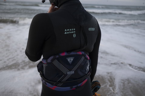 ION_Water_Amaze-Select-6/5-Back-Zip_Action-Shots_5