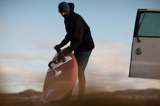 ION_Water_Neo-Shelter-Jacket-Amp-men_Action-Shots_1