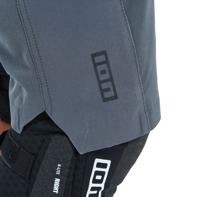 ION_Bike_Bike-Shorts-Scrub-Amp-BAT-men_Model-Pictures_3