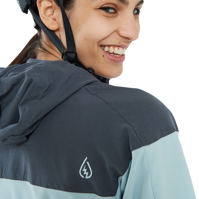 ION_Bike_Jacket-Shelter-4W-Softshell-women_Model-Pictures_1