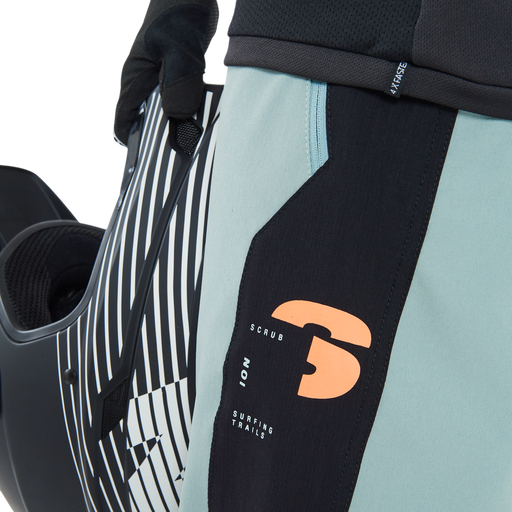 ION_Bike_Shorts-Scrub-Amp-BAT-women_Model-Pictures_4