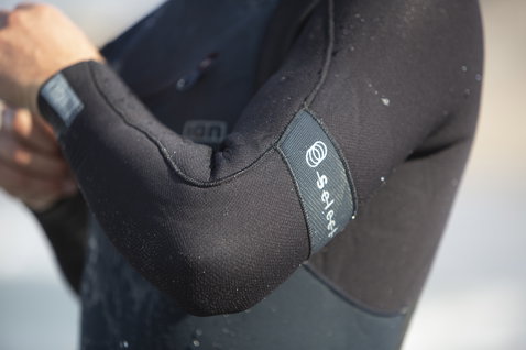 ION_Water_Seek-Select-5/4-Front-Zip_Action-Shots_1