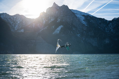 ION_Water_Seek-Select-5/4-Front-Zip_Action-Shots_3