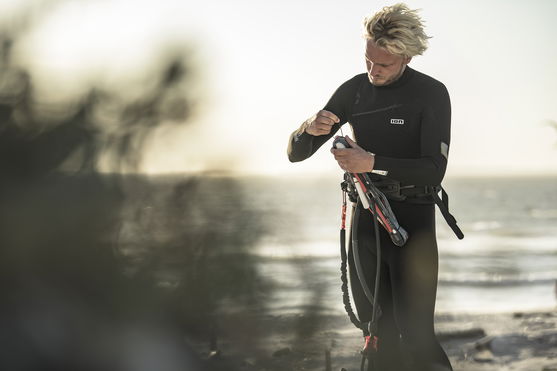 ION_Water_Seek-Core-5/4-Front-Zip_Action-Shots_1