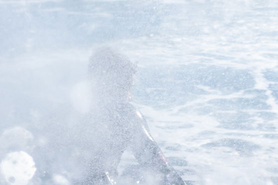 ION_Water_Seek-Core-5/4-Front-Zip_Action-Shots_3