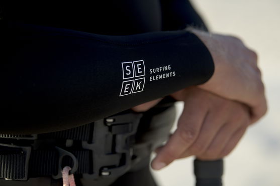 ION_Water_Seek-Core-4/3-Overknee-LS-Back-Zip_Action-Shots_1