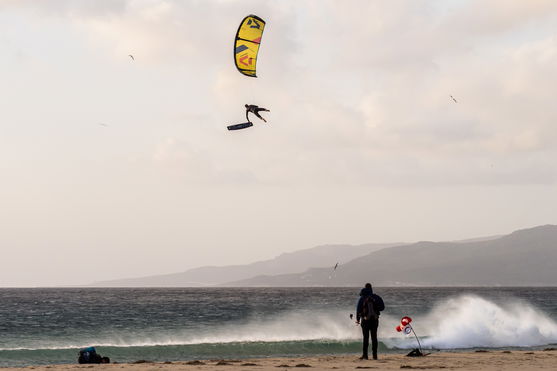 ION_Water_Element-3/2-Front-Zip_Action-Shots_3