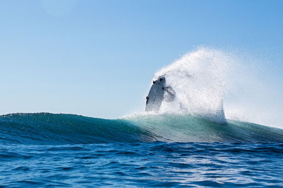 ION_Water_Element-2/2-SS-Front-Zip_Action-Shots_2