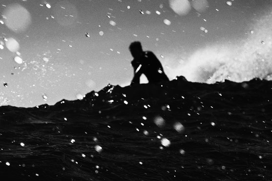 ION_Water_Element-2/2-Shorty-SS-Back-Zip_Action-Shots_1