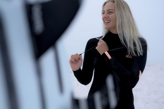 ION_Water_Amaze-Core-3/2-Front-Zip_Action-Shots_2