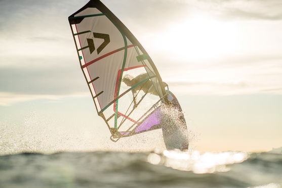 ION_Water_Seek-Core-3/2-SS-Back-Zip_Action-Shots_2