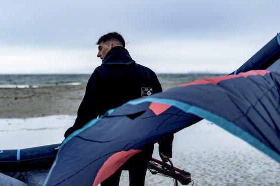 ION_Water_Neo-Shelter-Jacket-Core-men_Action-Shots_3