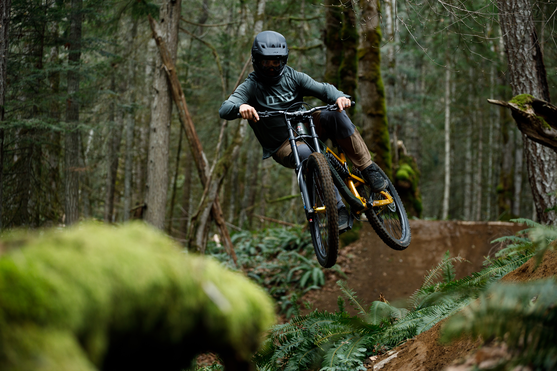 ION_Bike_Pants-Scrub-Amp-BAT-unisex_Action-Shots_4