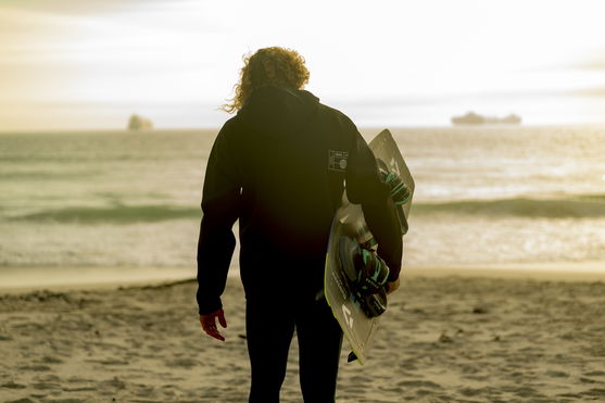 ION_Water_Neo-Hoody-Lite-men_Action-Shots_1