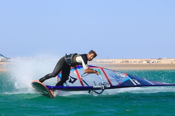 ION_Water_Seek-Core-3/2-SS-Back-Zip_Action-Shots_1