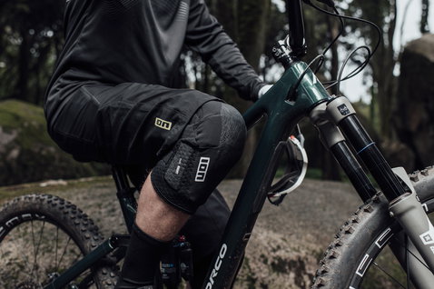 ION K-Lite knee pads in black during mountain biking in a forest