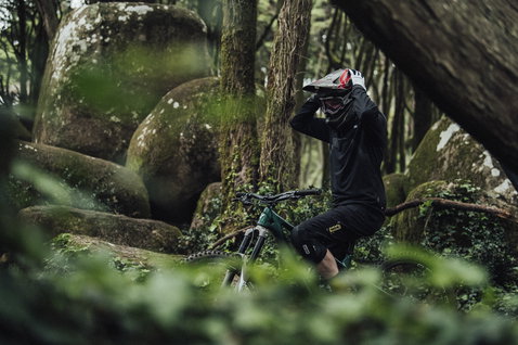 ION K-Lite knee pads in black during mountain biking in a forest