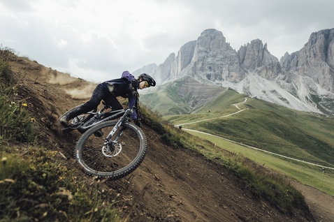 ION Bike Scrub women MTB pants in dark olive during freeride mountain biking in the Dolomites