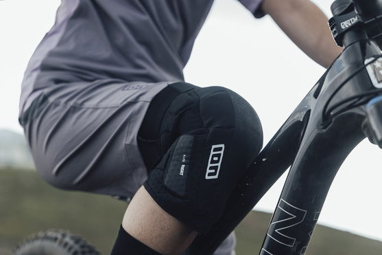 ION_Bike_Shorts-Traze-Amp-AFT-women_Action-Shots_5