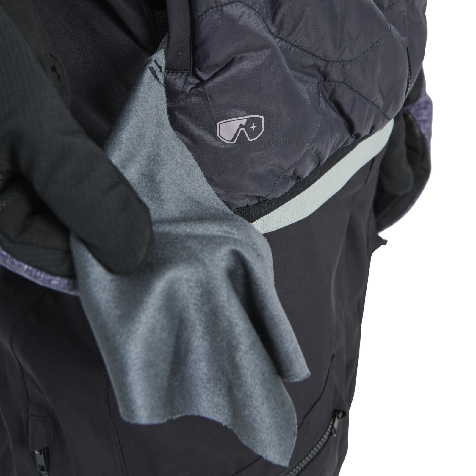 ION Shelter Hybrid Padded Bikeweste Herren in schwarz, Detailansicht Stretch-Seitenpanel und Reflexstreifen