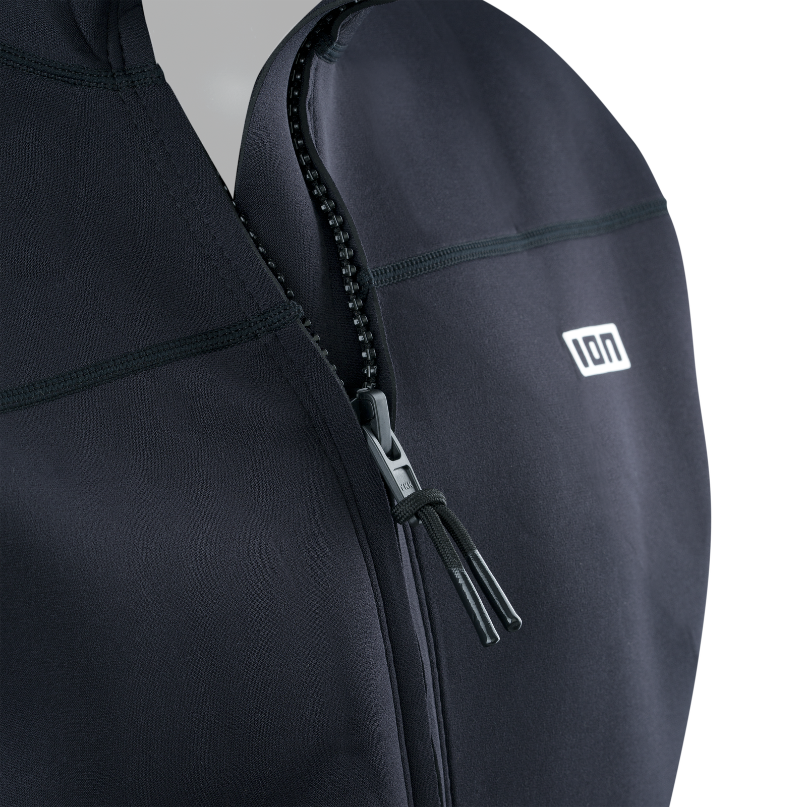 Veste en néoprène ION Neo Shelter Core en noir, détail épaule et fermeture éclair