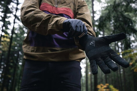 ION Shelter Amp Hybrid Padded bike gloves in black during mountain biking in the forest