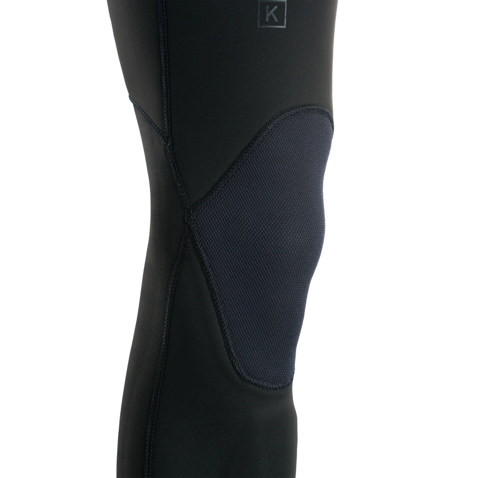 ION Seek Core 4/3mm back-zip fullsuit in black – knee pad panel detail