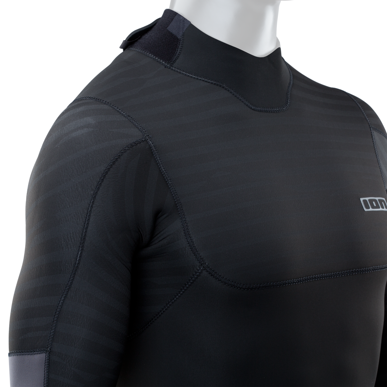ION Seek Core 4/3mm back-zip fullsuit in black, chest and shoulder detail view