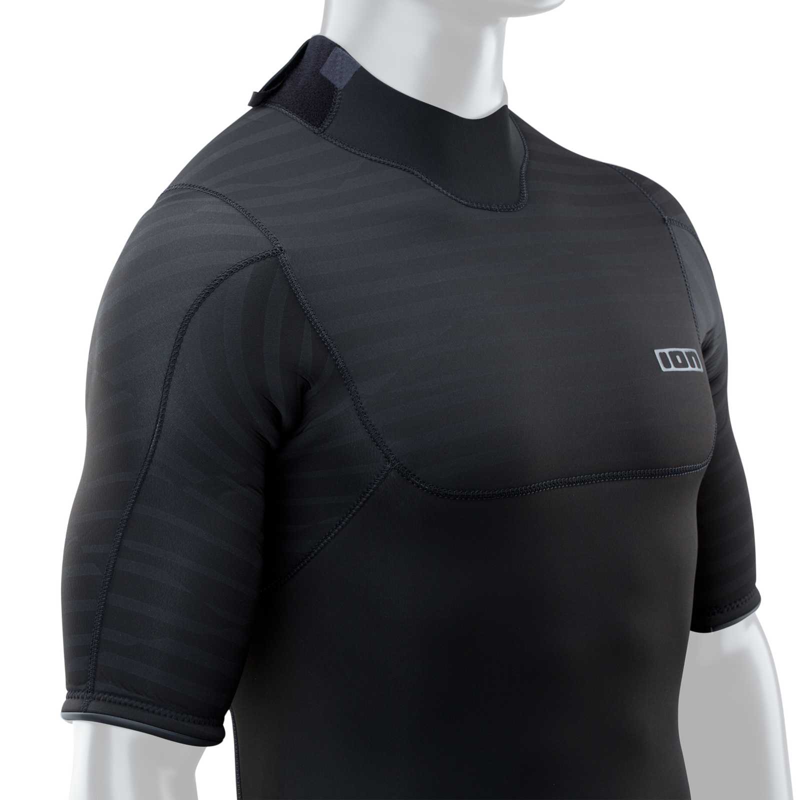 ION Seek Core 4/3 mm Backzip Neoprenanzug mit Kurzarm in schwarz