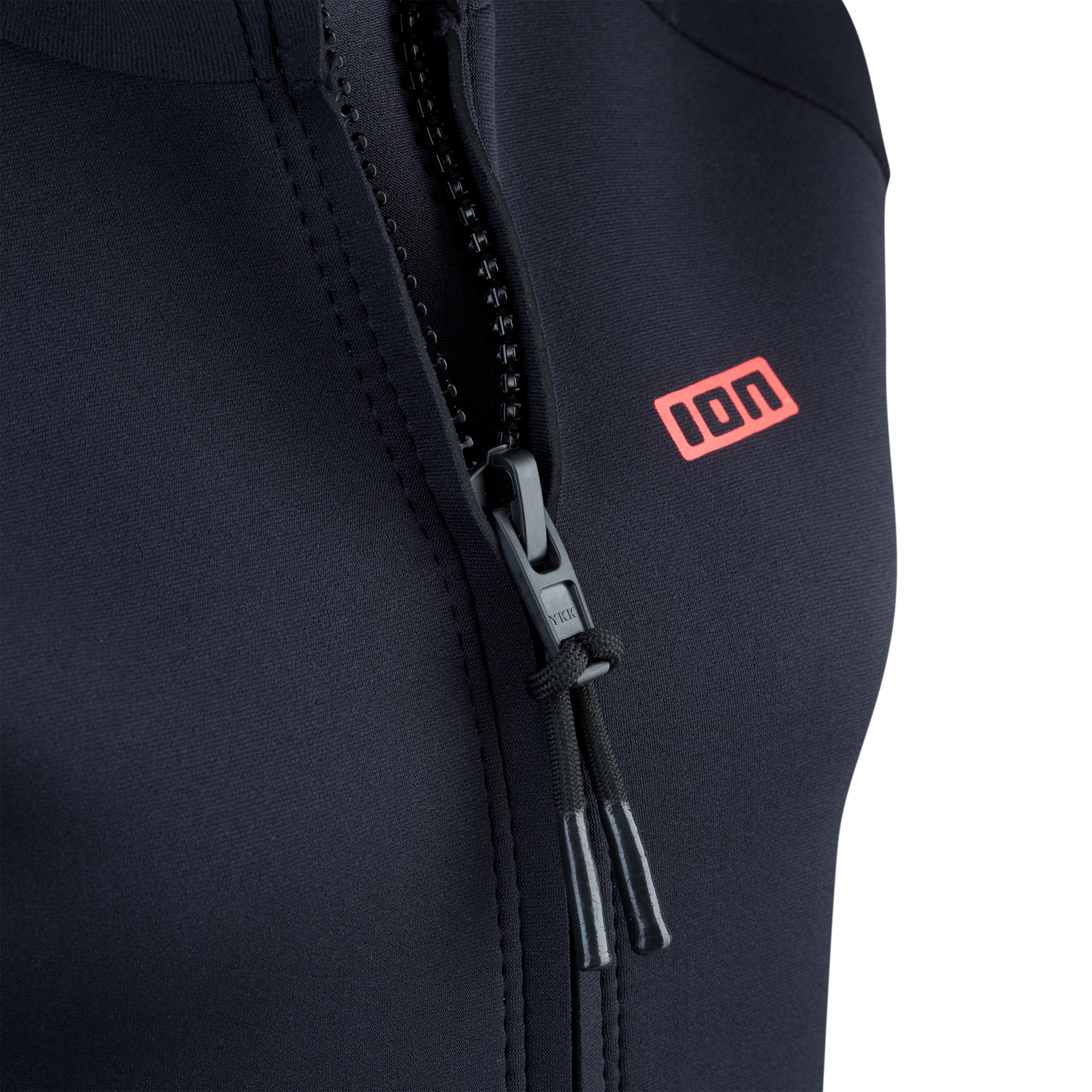ION Neo Cosy Coat Core manteau néoprène femme en noir – détail fermeture éclair et logo