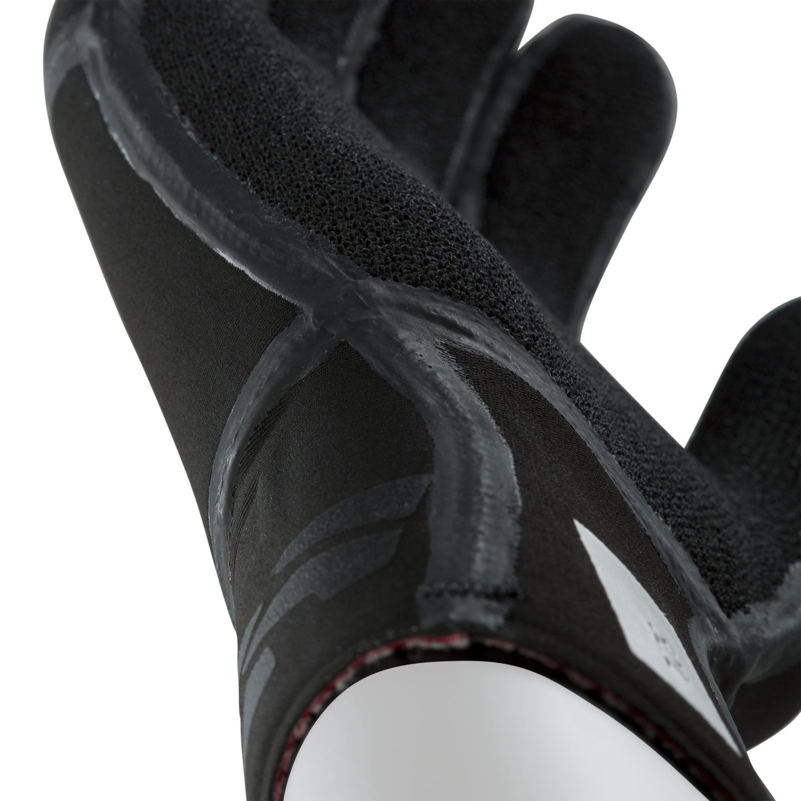 Gants néoprène ION Neo 4/2mm en noir, vue de détail des coutures et construction des doigts