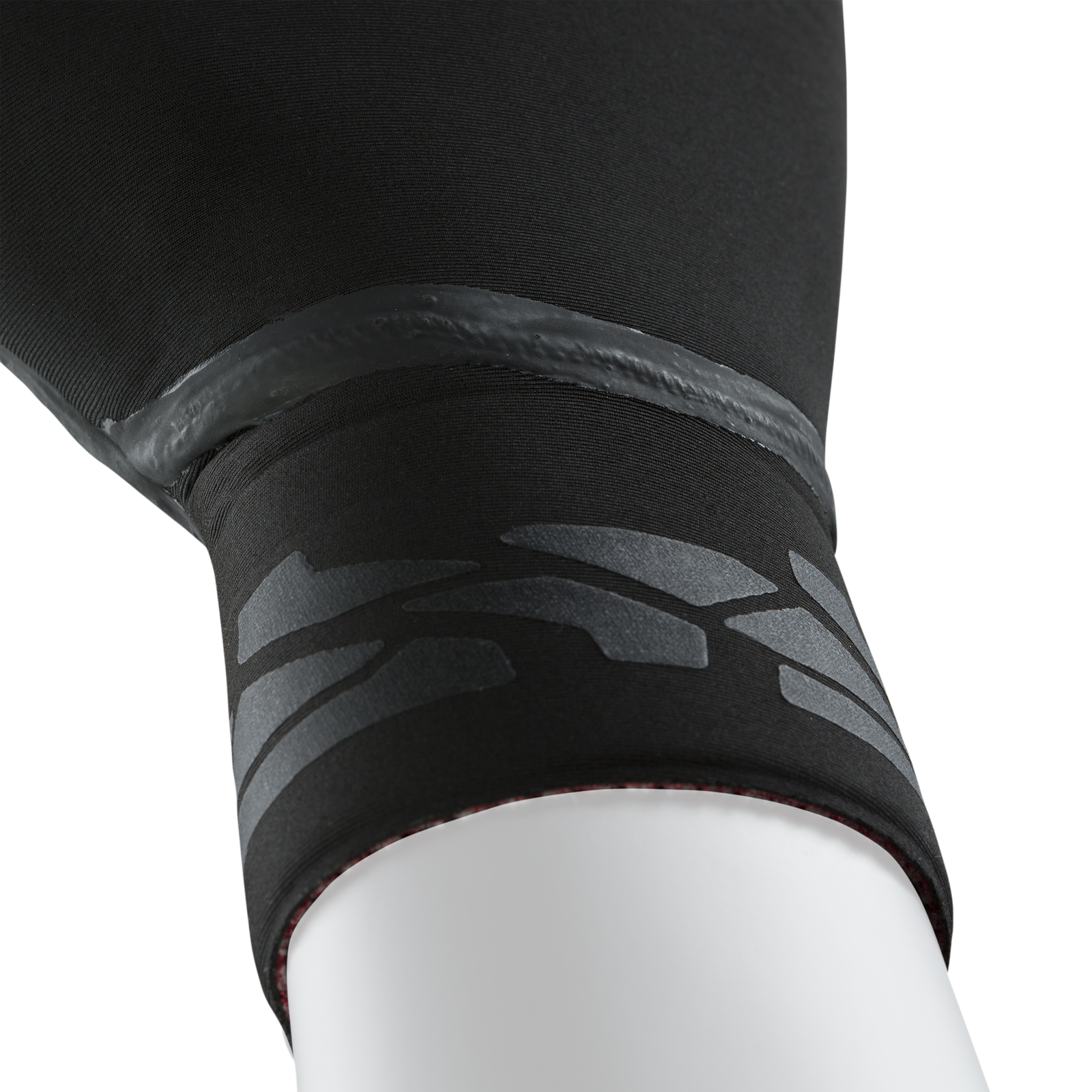 Gants néoprène ION Neo 2/1 unisexe en noir, détail du poignet avec imprimé géométrique