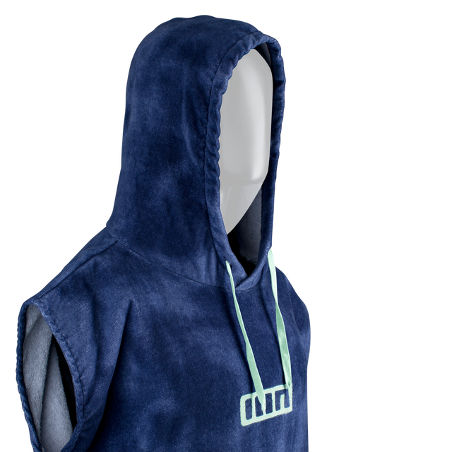 ION_Water_Poncho-Core_Model-Pictures_3