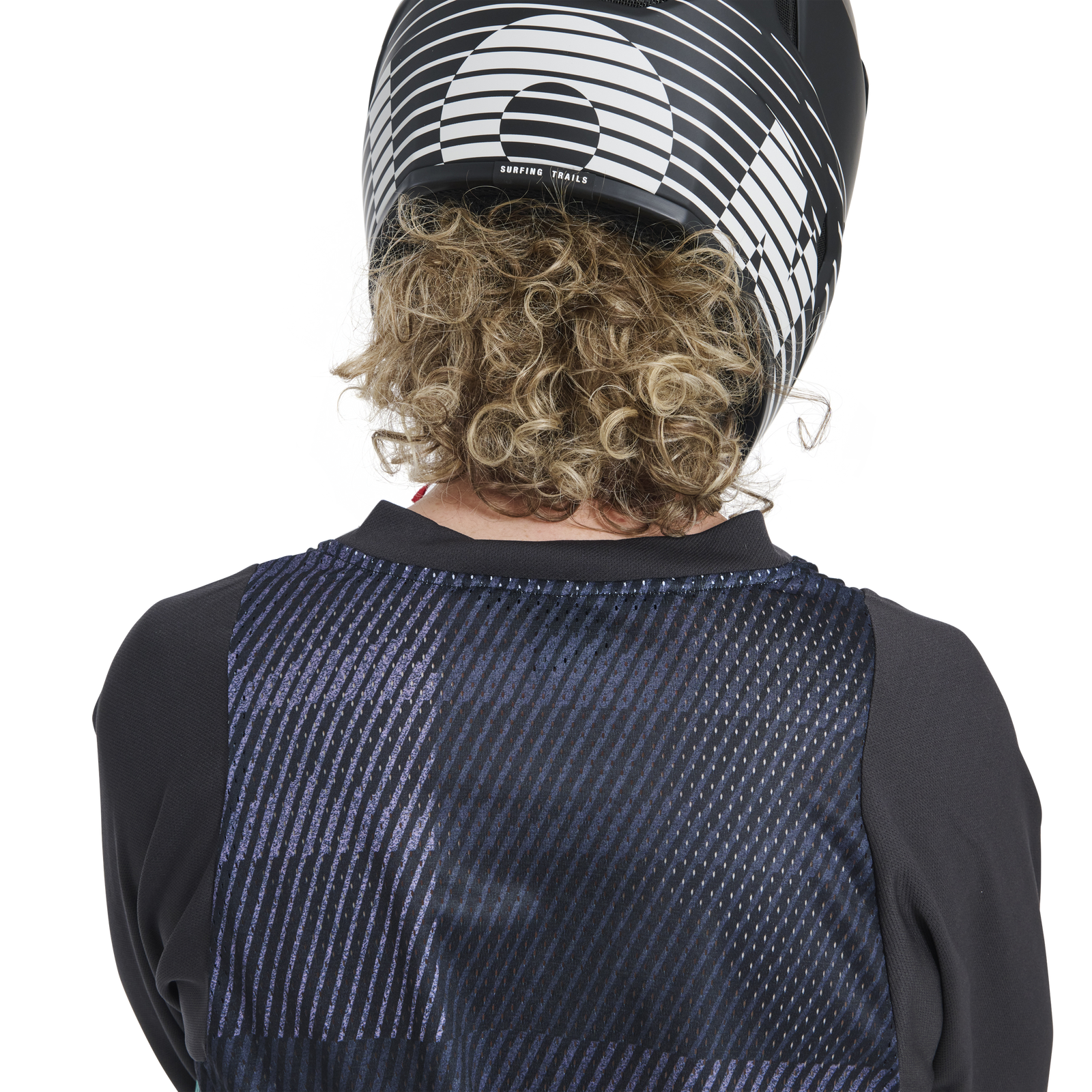 ION Bike Scrub Amp Fullface-Helm in schwarz mit weißem Grafikmuster, Rückansicht auf Model