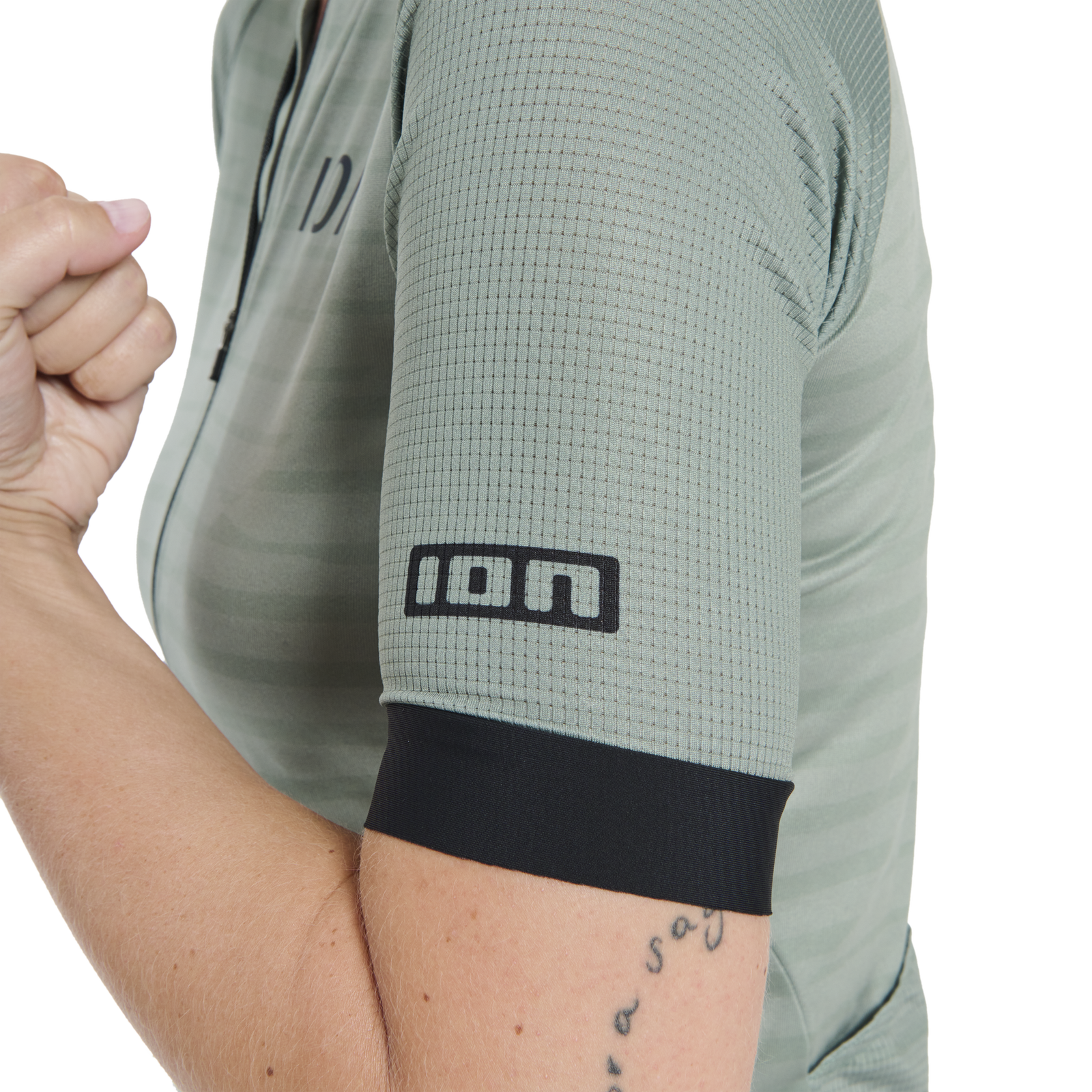Maillot de cyclisme manches courtes ION Bike VNTR Amp femme en vert sauge, détail manche avec manchette sans couture